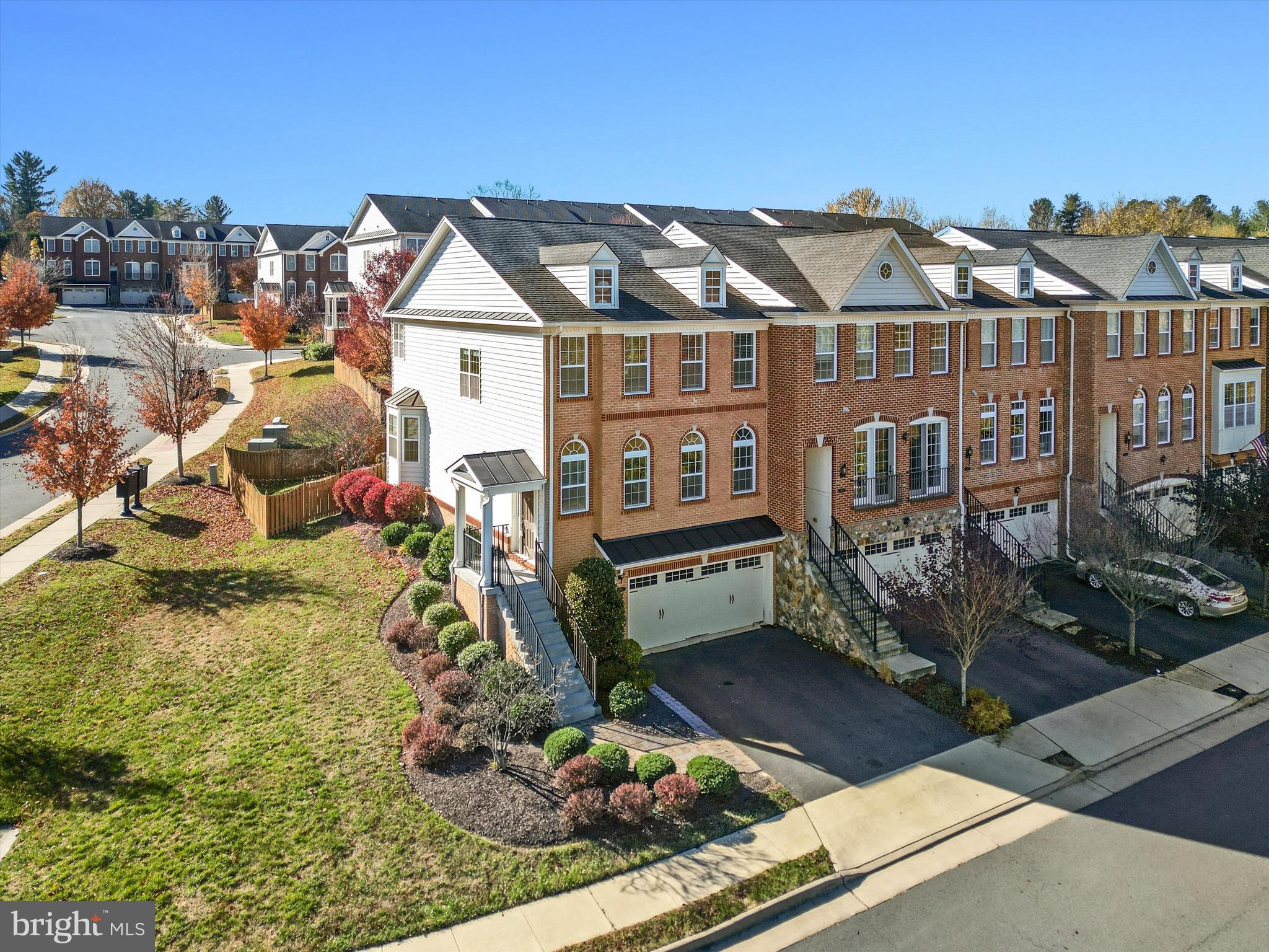 301 DUBLIN SQ