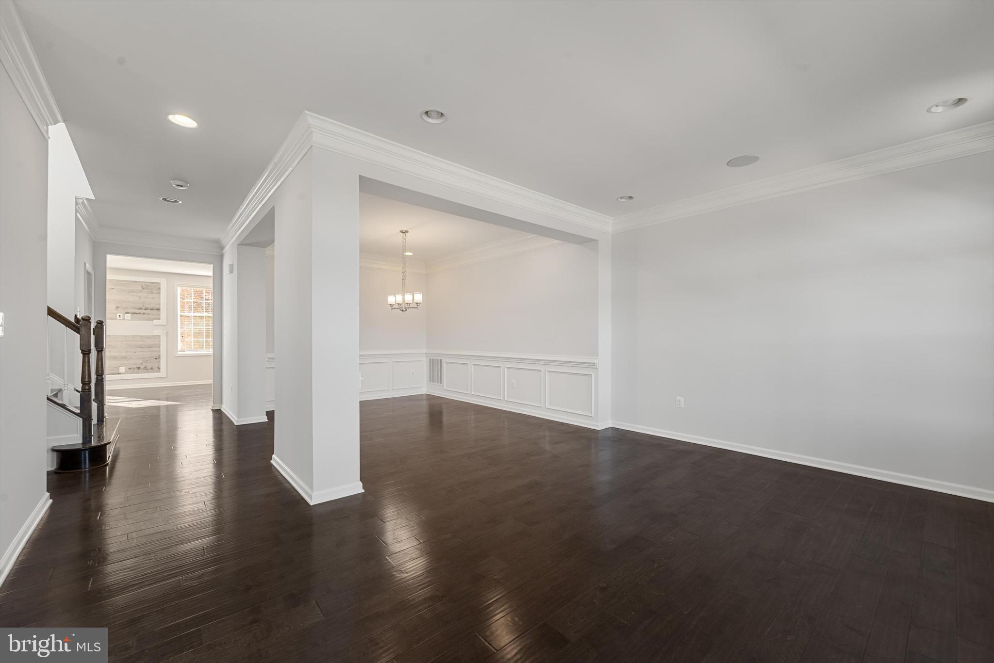 301 DUBLIN SQ