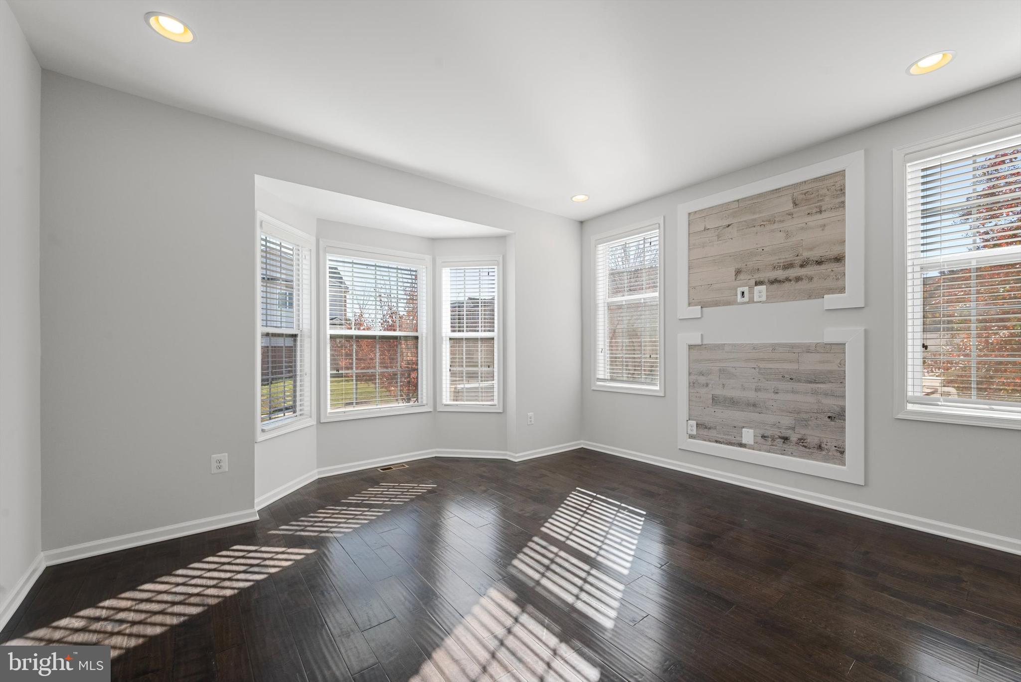 301 DUBLIN SQ