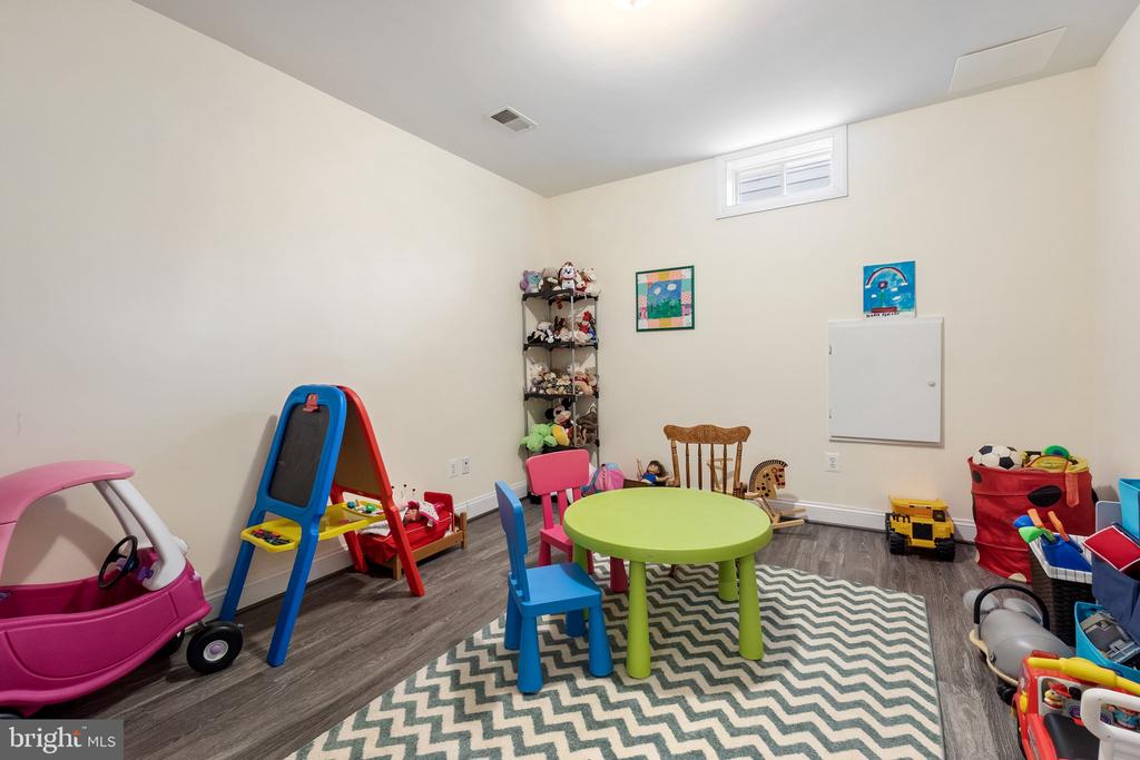 623 KINVARRA PLACE