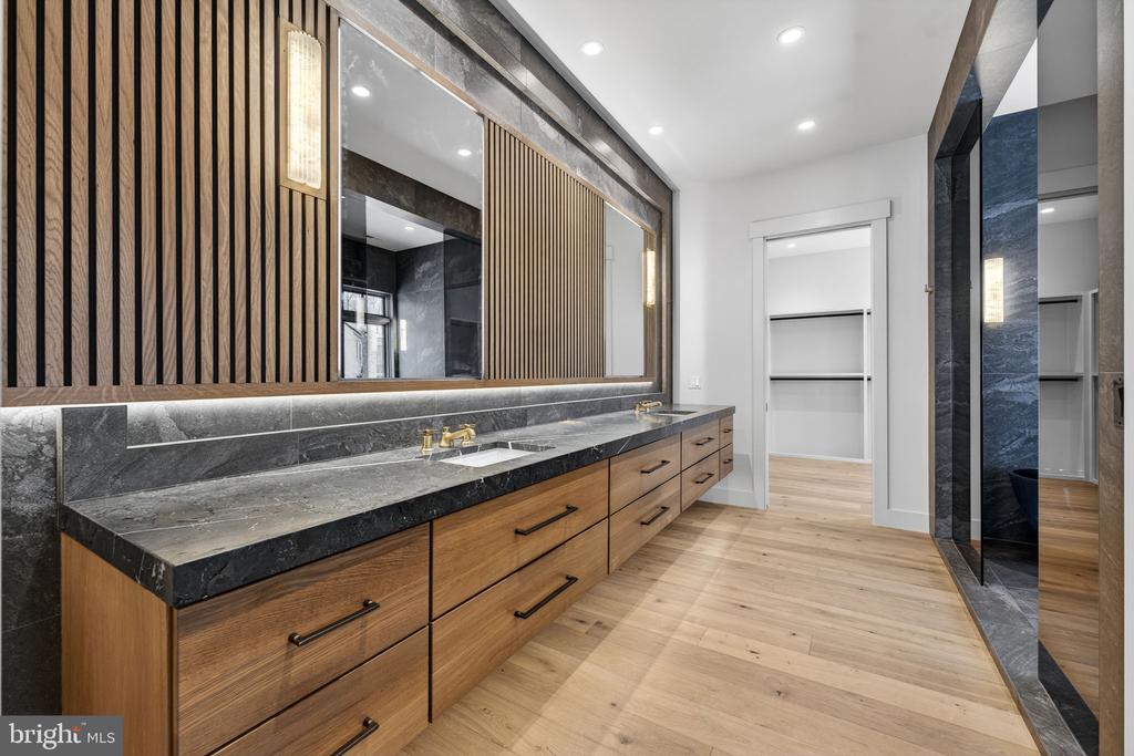 4 FOXTROT KNOLL LANE