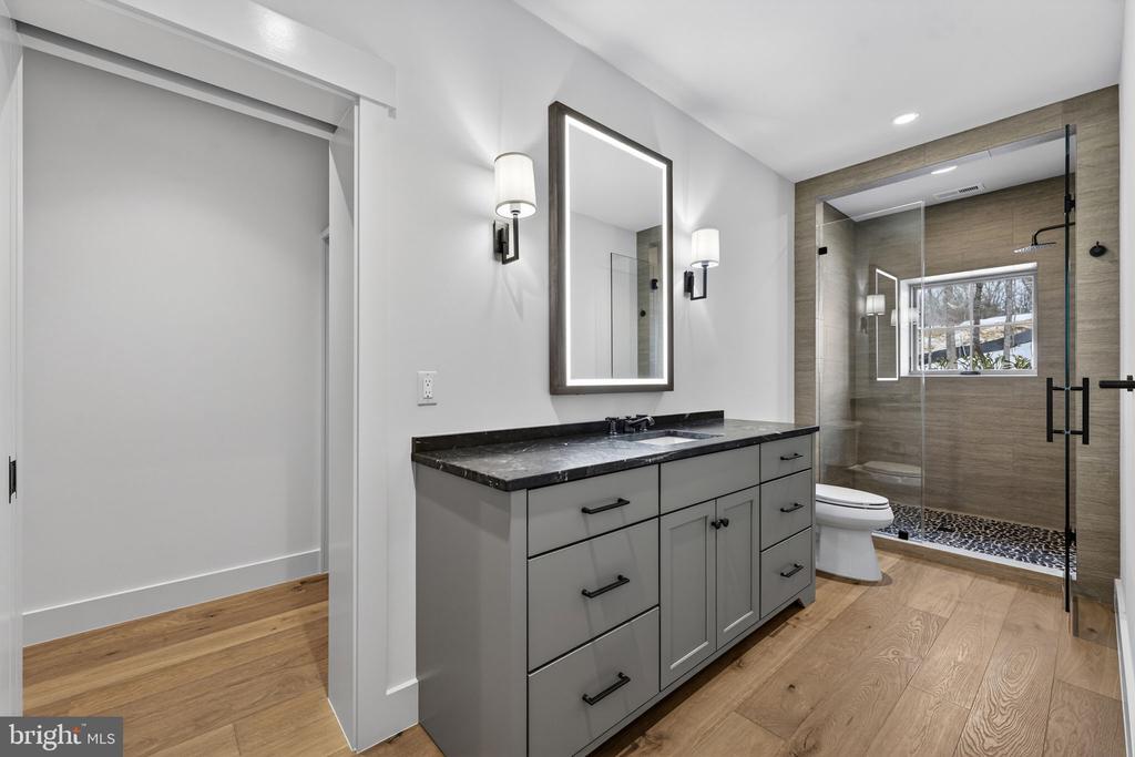 4 FOXTROT KNOLL LANE