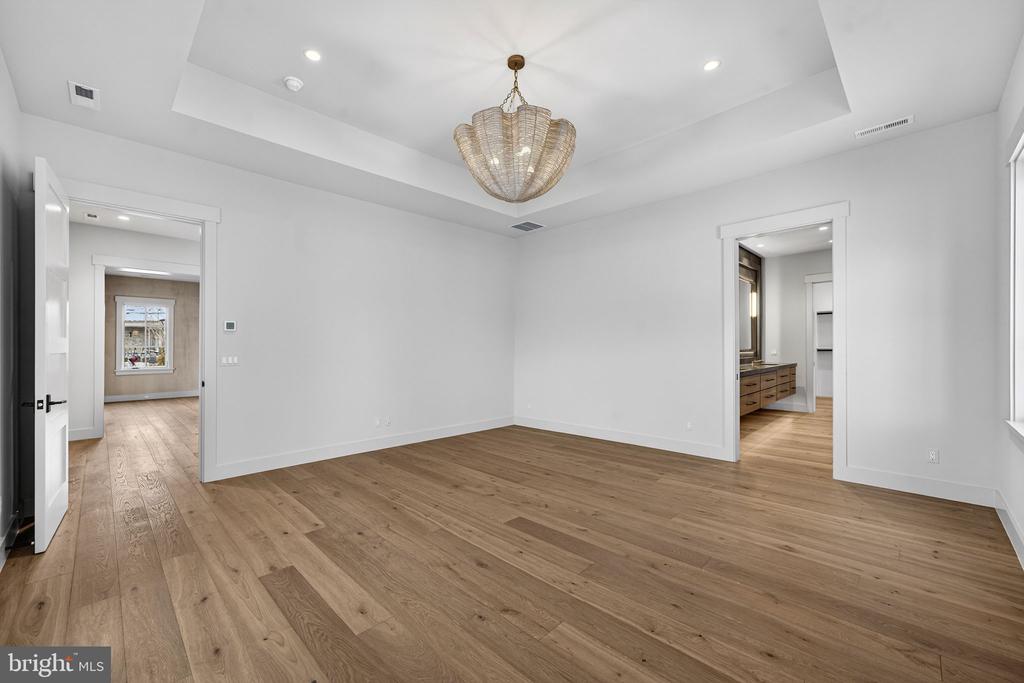 4 FOXTROT KNOLL LANE