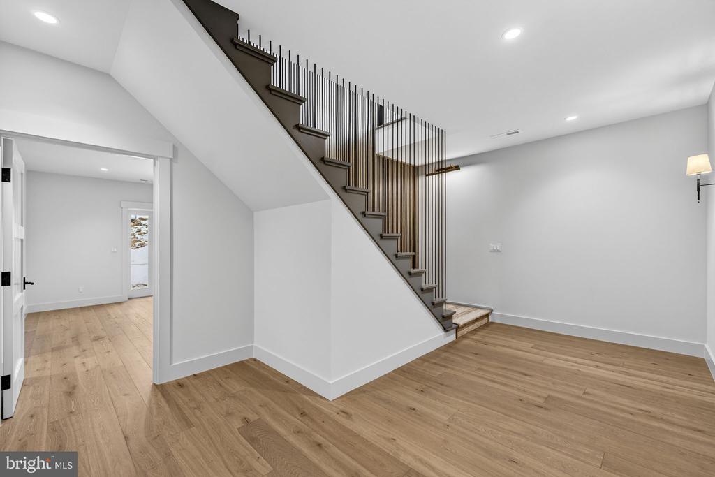 4 FOXTROT KNOLL LANE