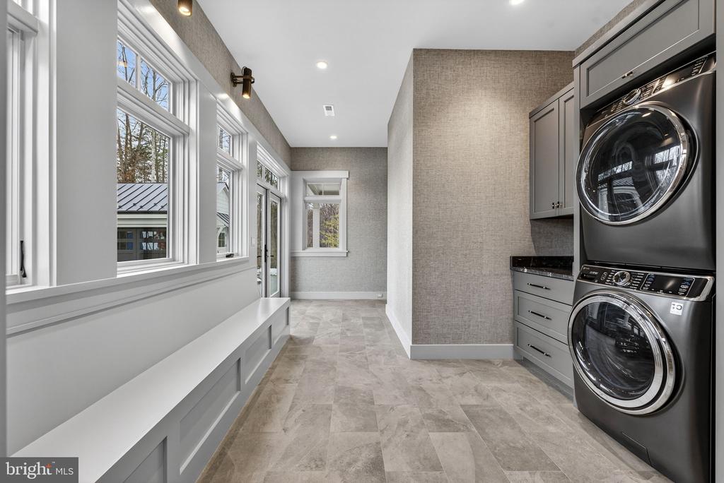 4 FOXTROT KNOLL LANE