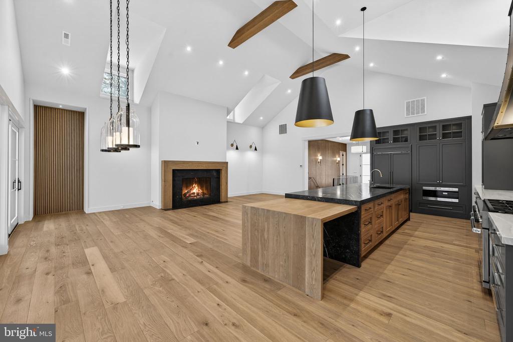 4 FOXTROT KNOLL LANE