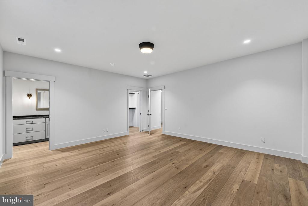 4 FOXTROT KNOLL LANE