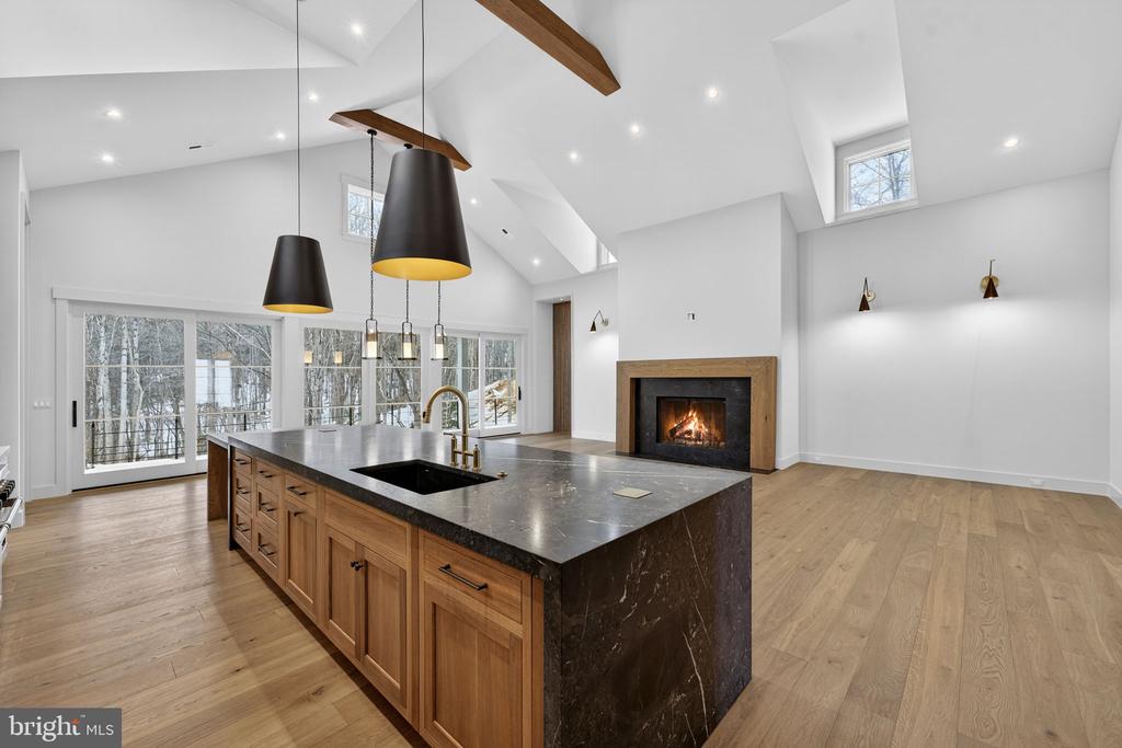 4 FOXTROT KNOLL LANE