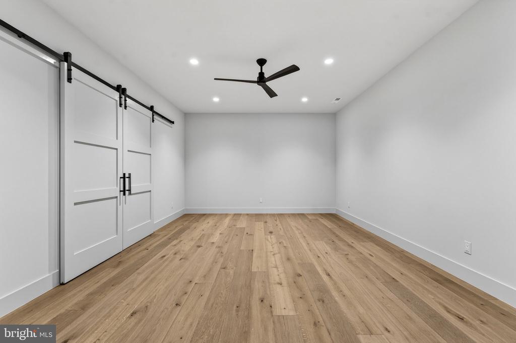 4 FOXTROT KNOLL LANE