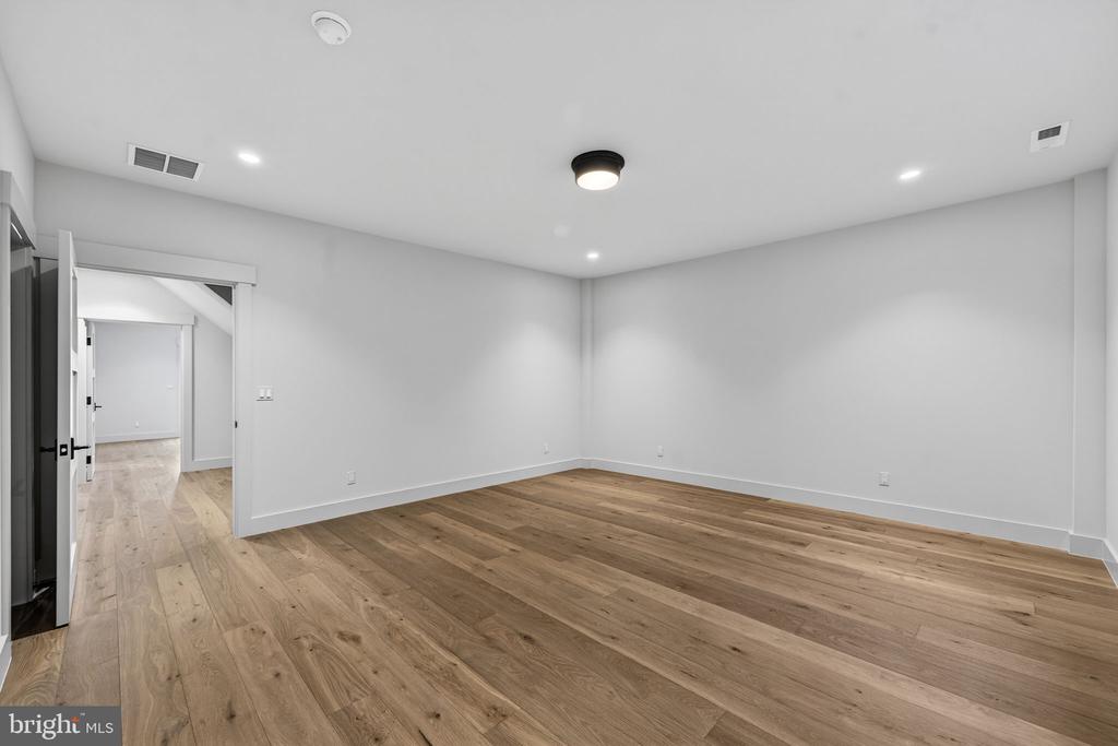 4 FOXTROT KNOLL LANE
