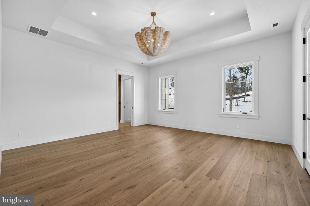 4 FOXTROT KNOLL LANE