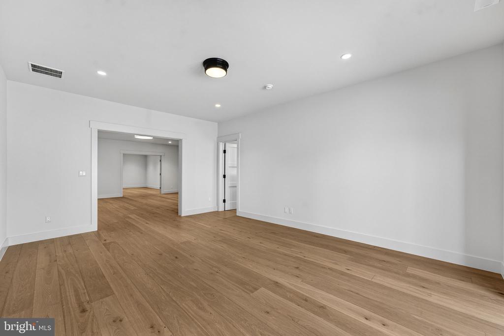 4 FOXTROT KNOLL LANE