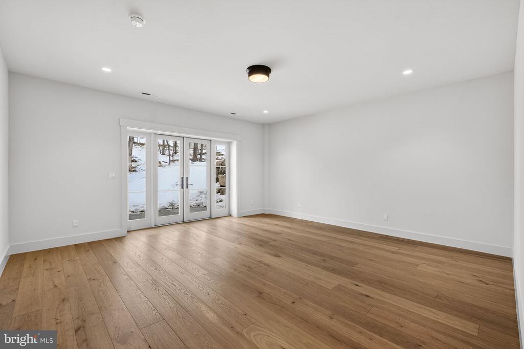 4 FOXTROT KNOLL LANE