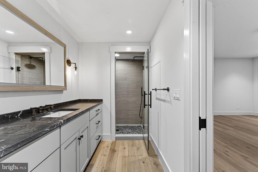 4 FOXTROT KNOLL LANE