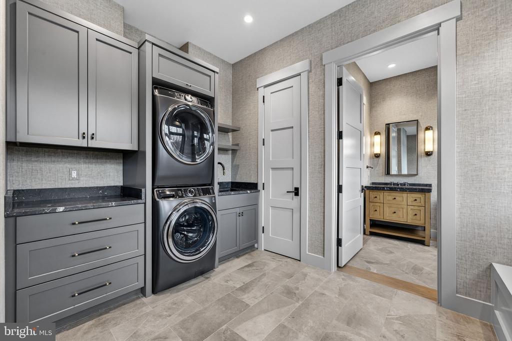 4 FOXTROT KNOLL LANE