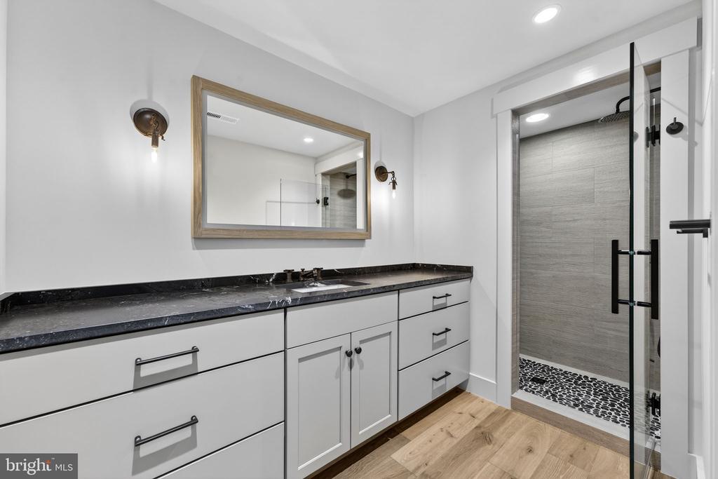 4 FOXTROT KNOLL LANE