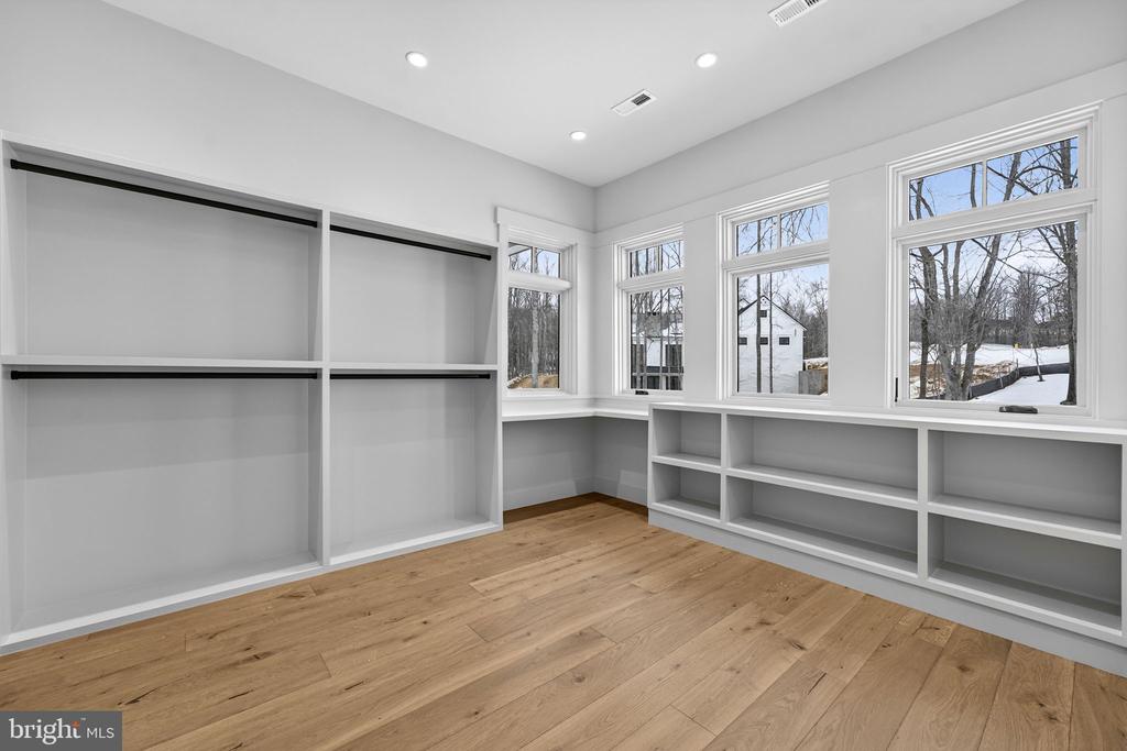 4 FOXTROT KNOLL LANE