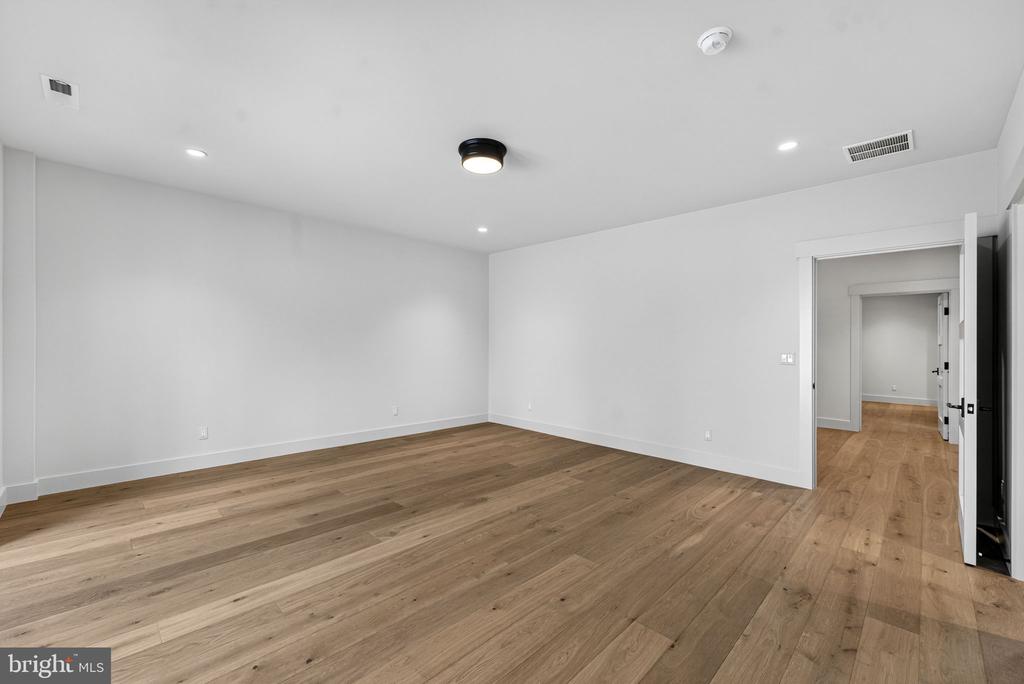 4 FOXTROT KNOLL LANE