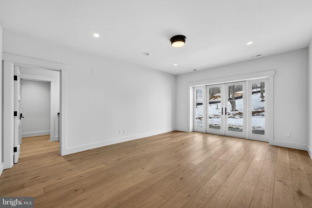 4 FOXTROT KNOLL LANE