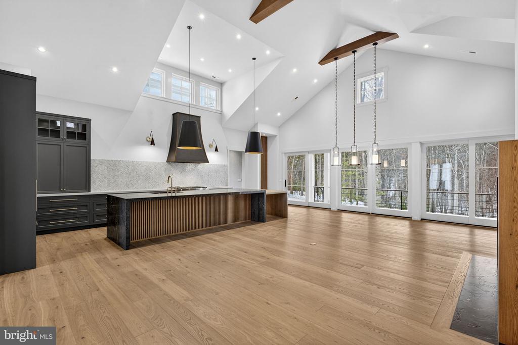 4 FOXTROT KNOLL LANE