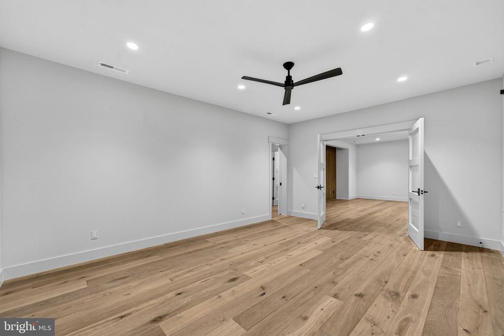 4 FOXTROT KNOLL LANE