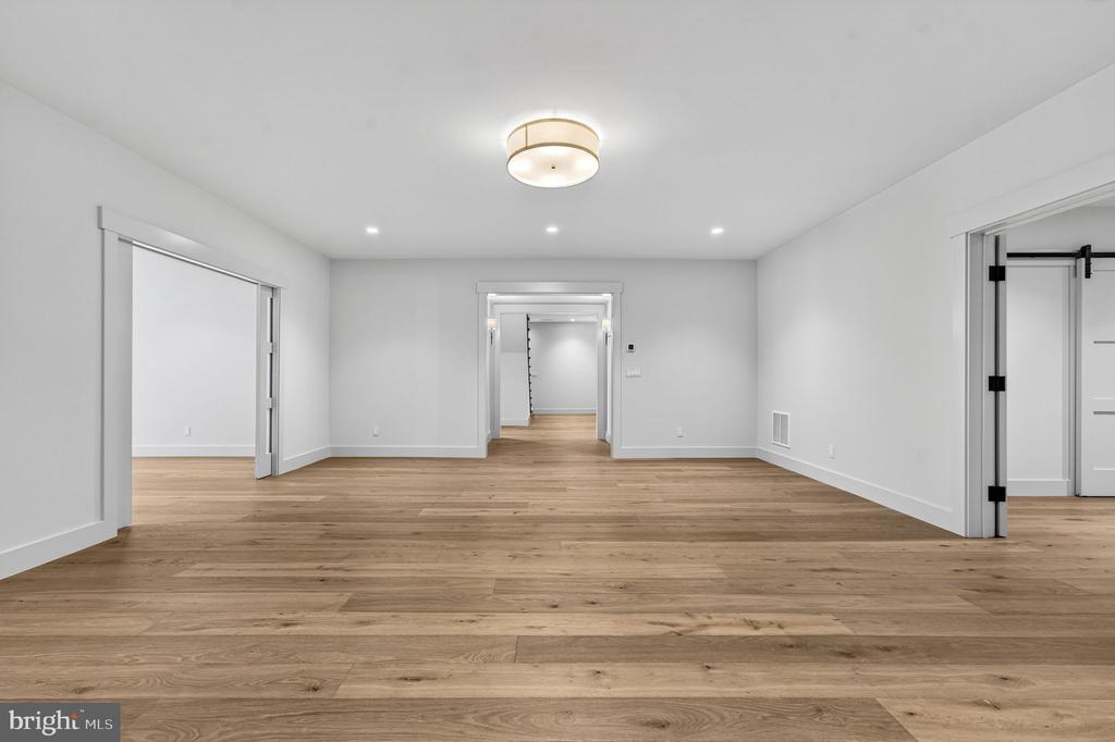 4 FOXTROT KNOLL LANE