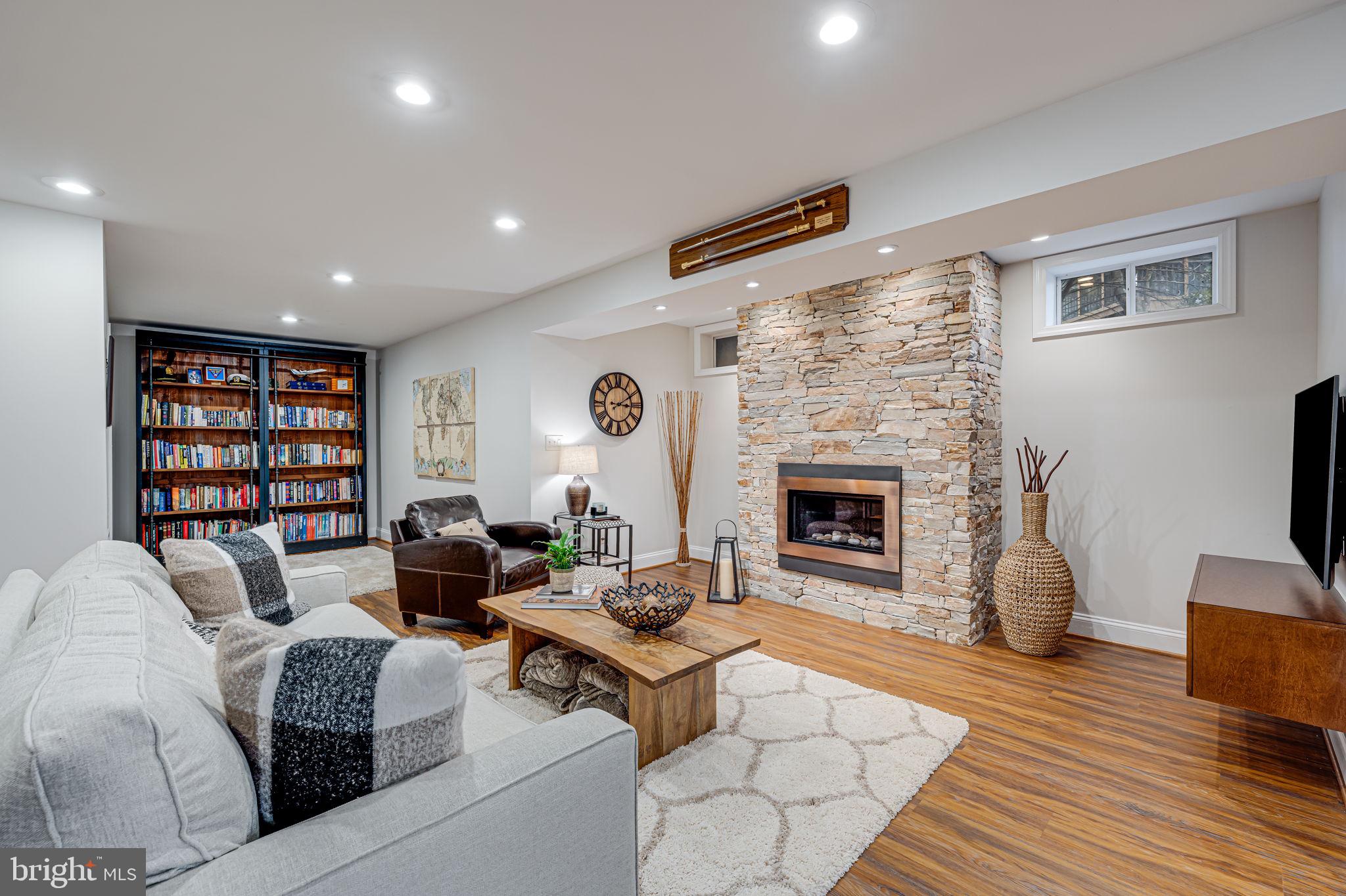 224 E SKYLINE DRIVE