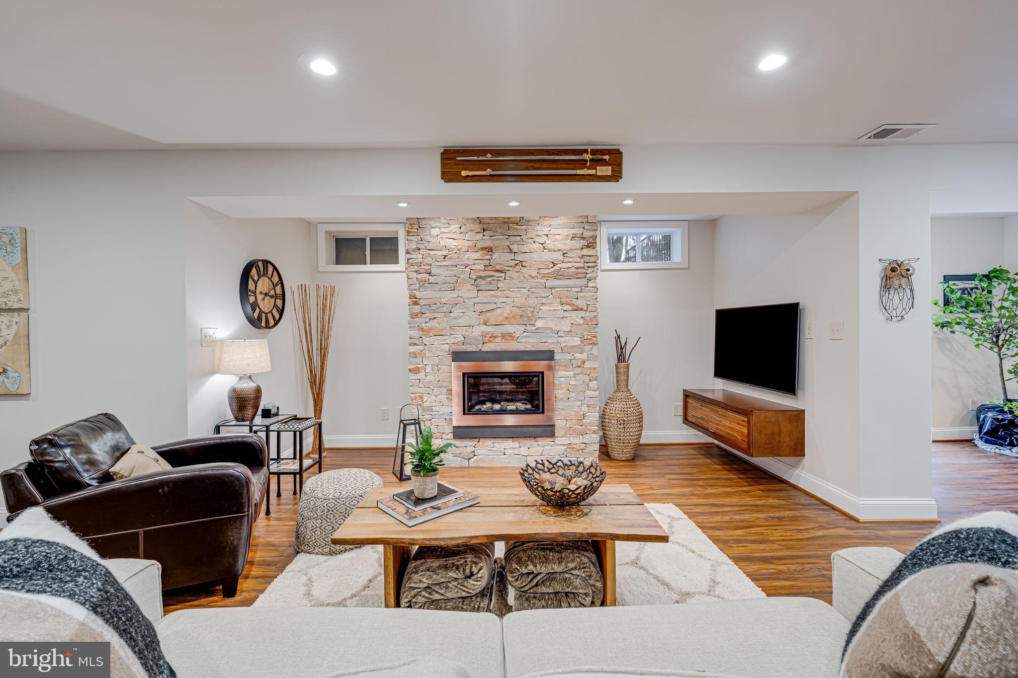 224 E SKYLINE DRIVE