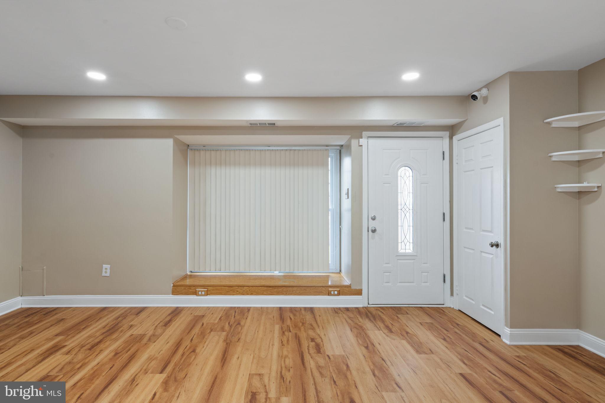 218 ROANOKE DRIVE SE