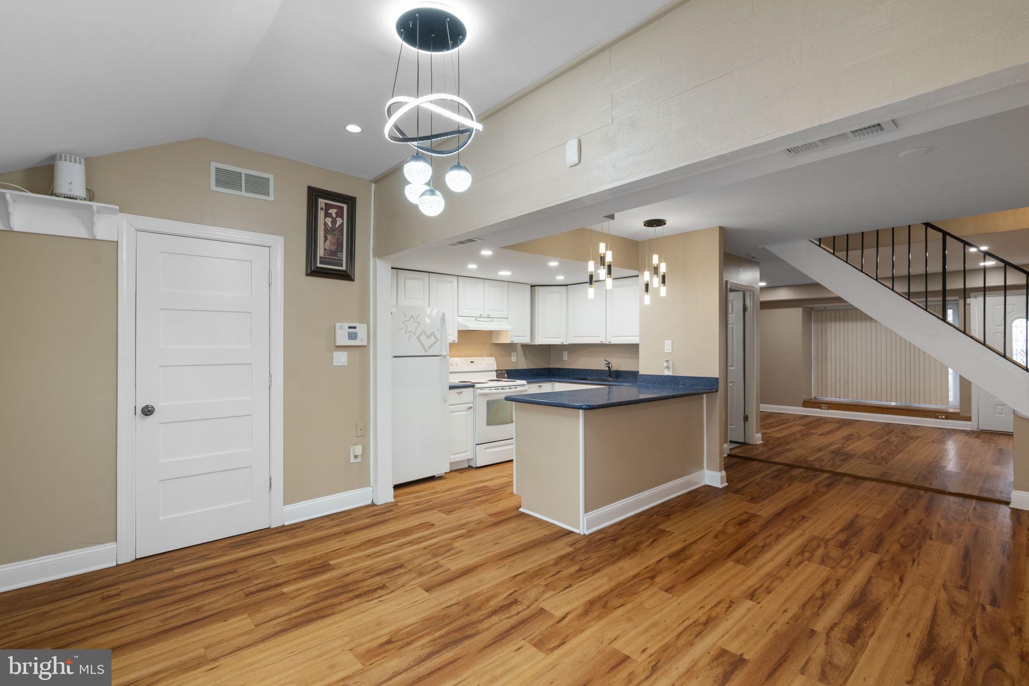 218 ROANOKE DRIVE SE