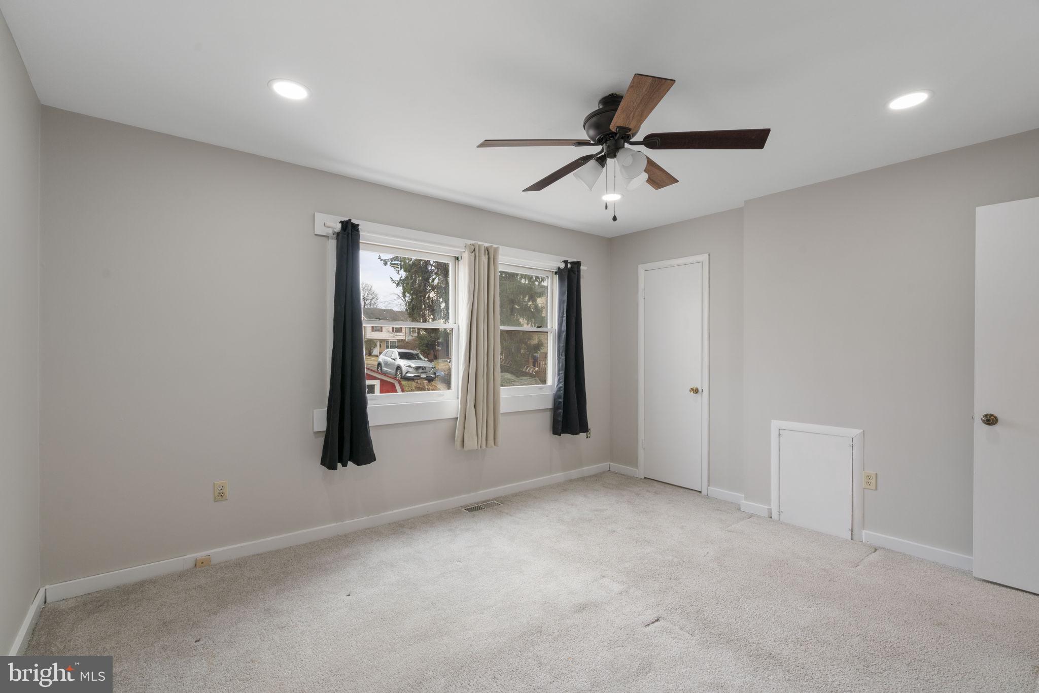 218 ROANOKE DRIVE SE