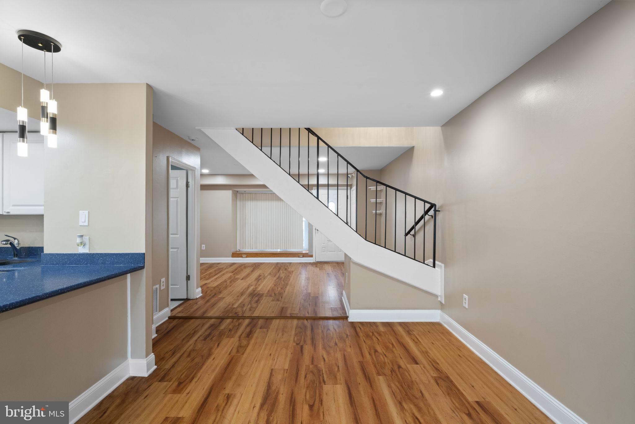 218 ROANOKE DRIVE SE