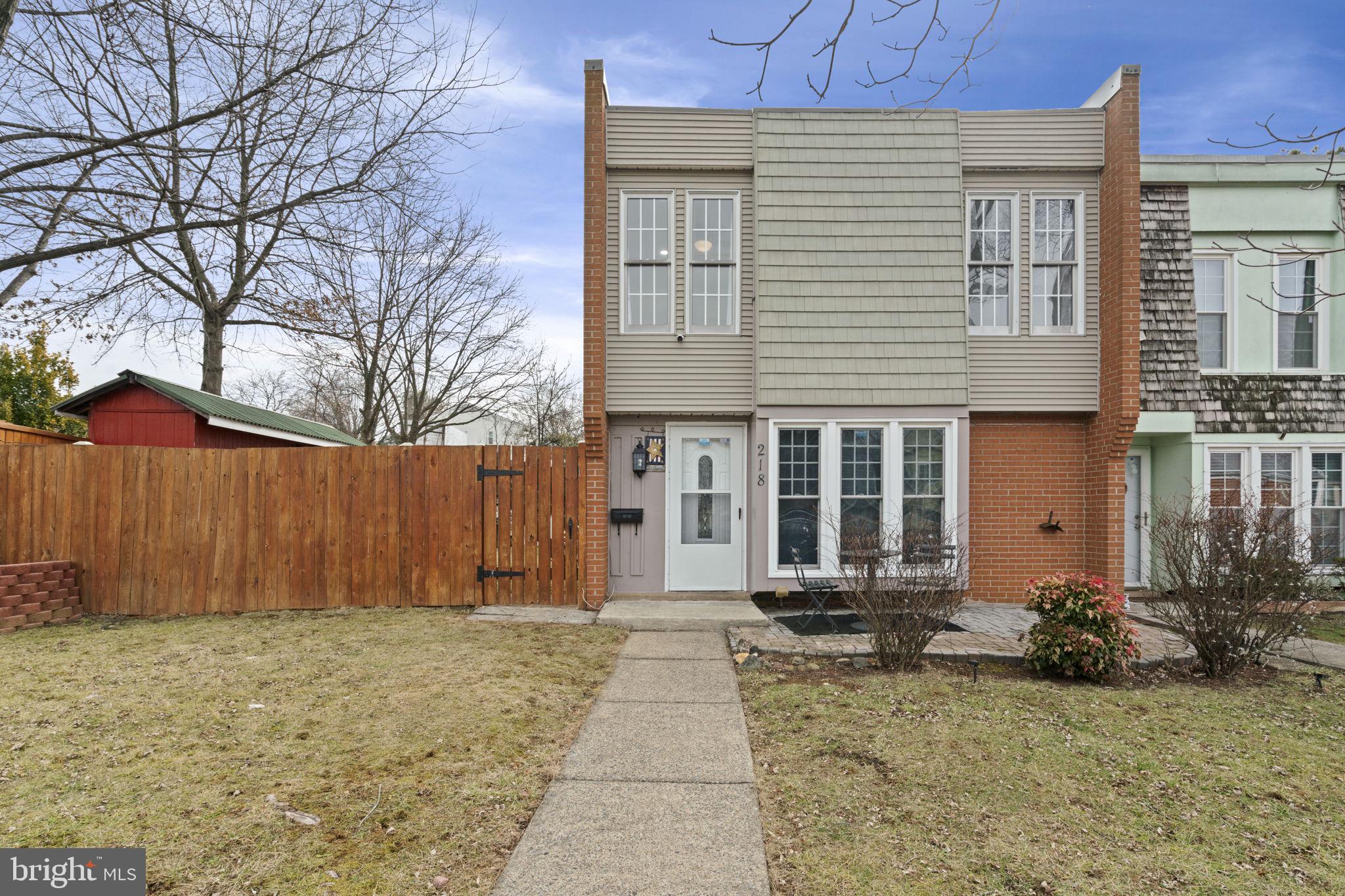 218 ROANOKE DRIVE SE
