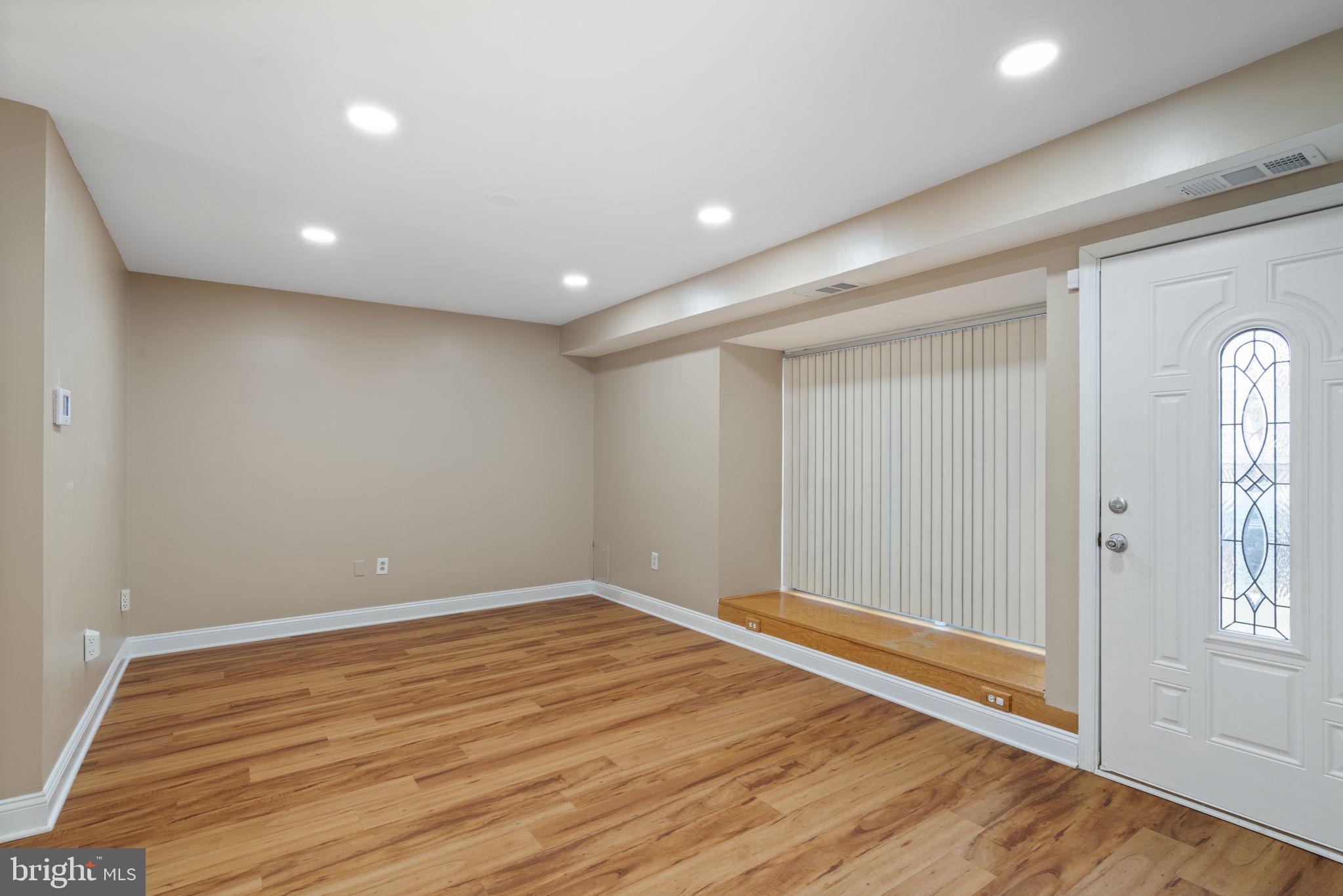 218 ROANOKE DRIVE SE