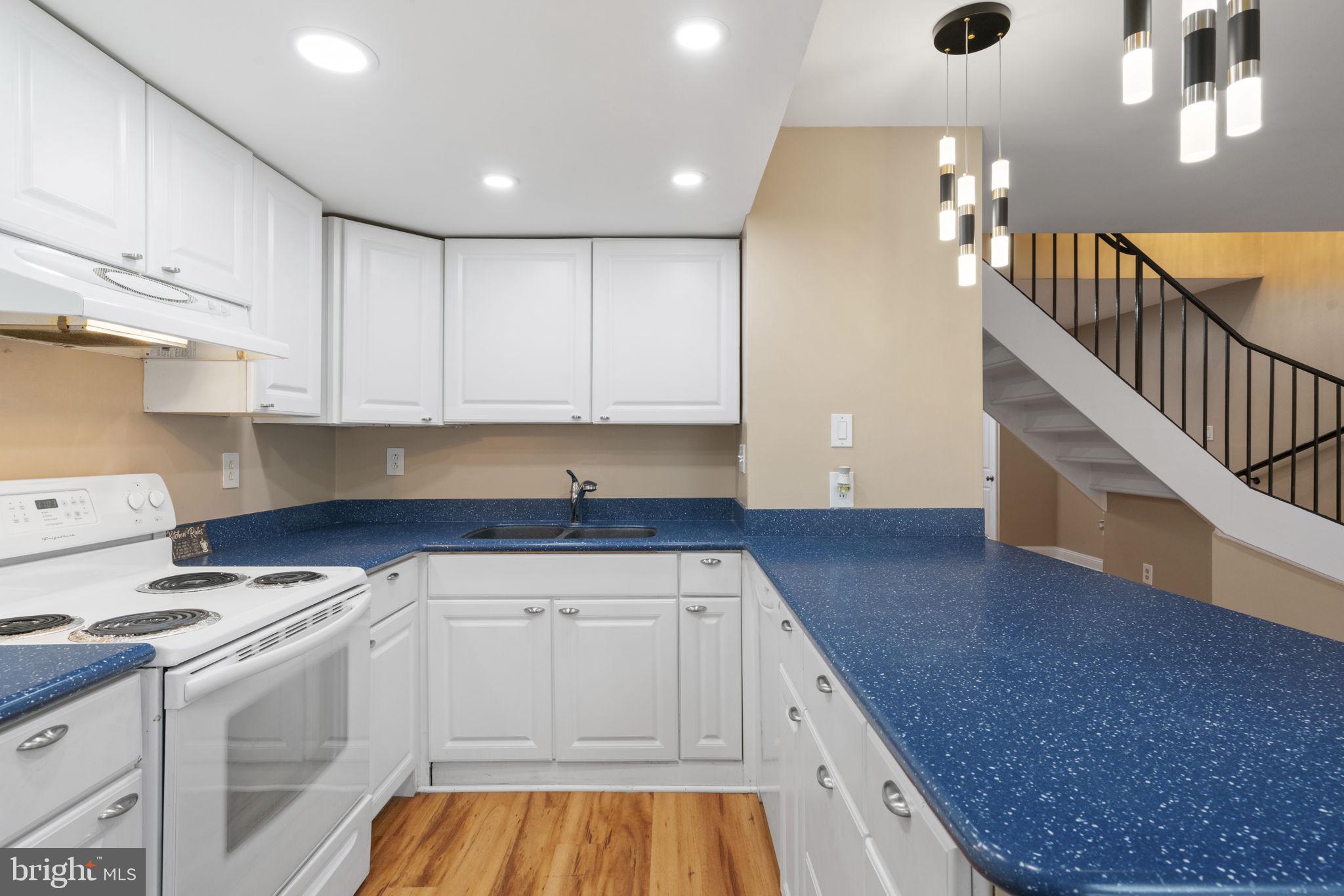 218 ROANOKE DRIVE SE