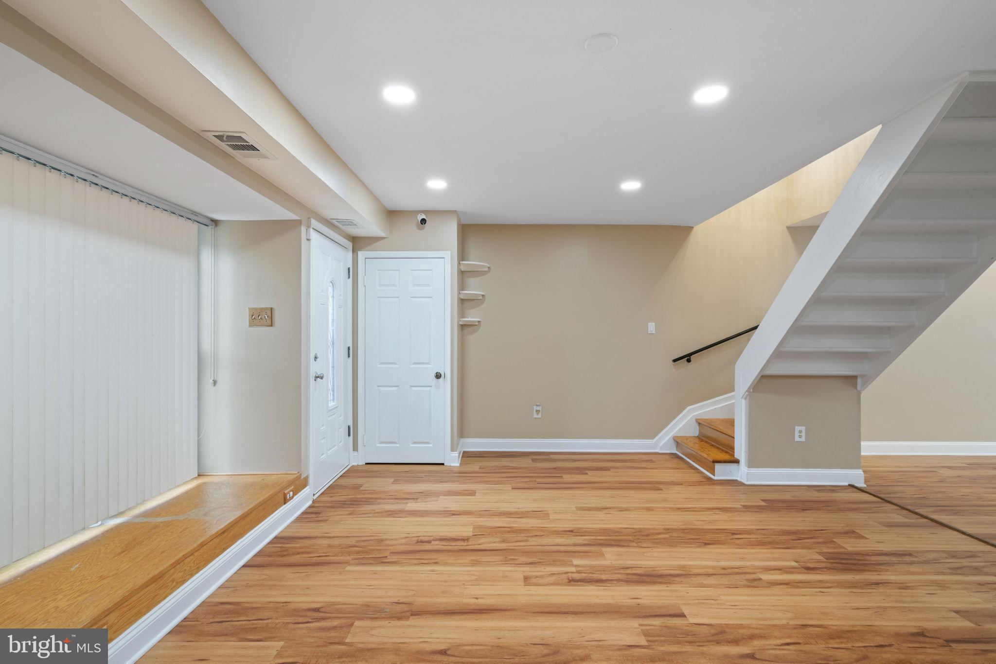 218 ROANOKE DRIVE SE