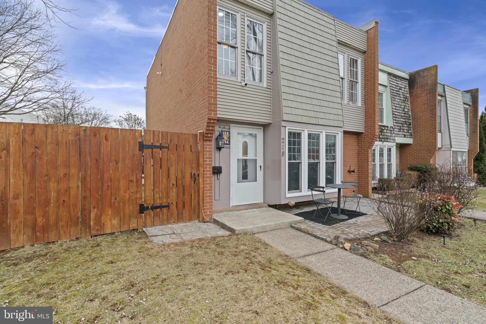 218 ROANOKE DRIVE SE