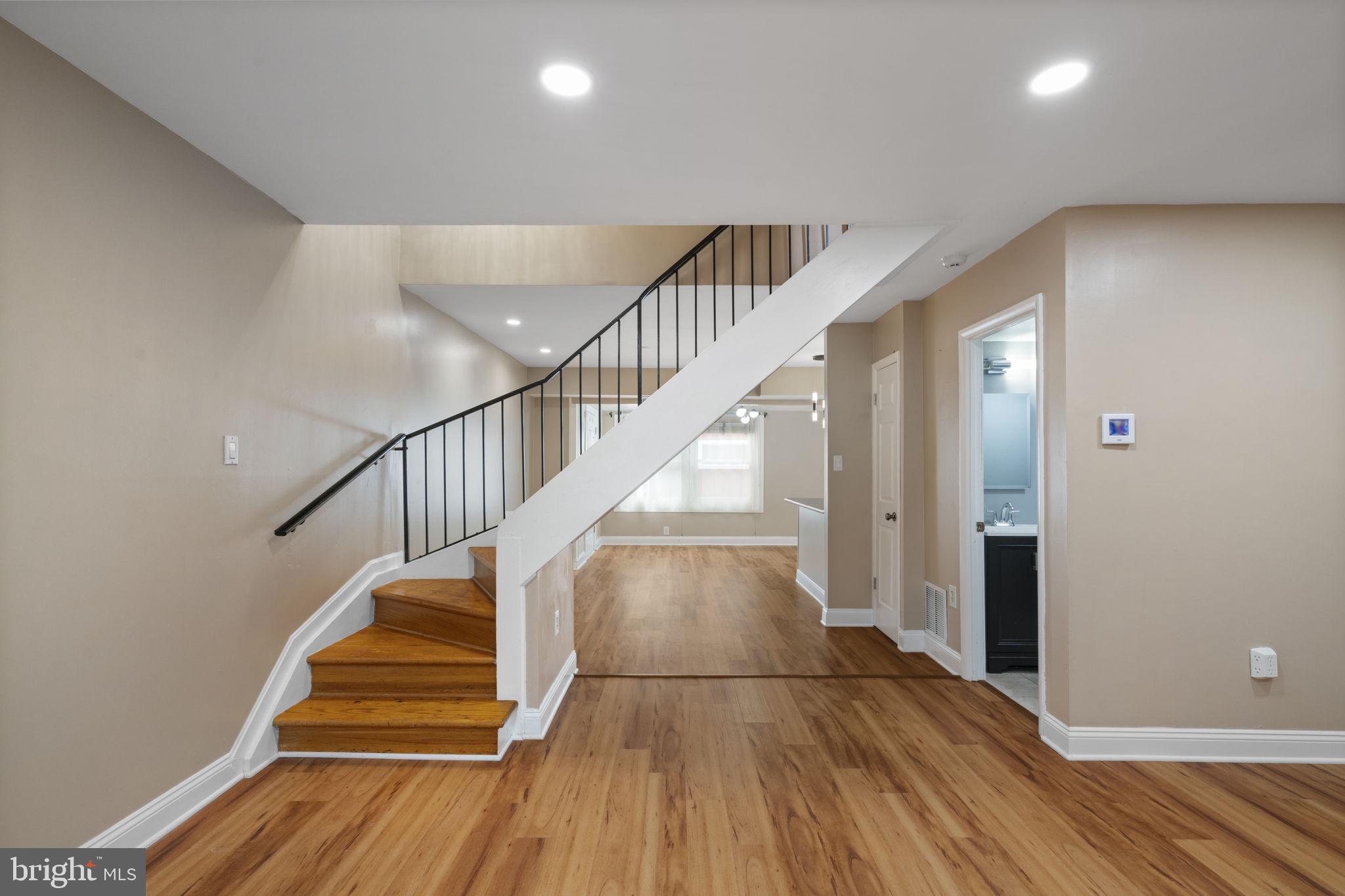 218 ROANOKE DRIVE SE