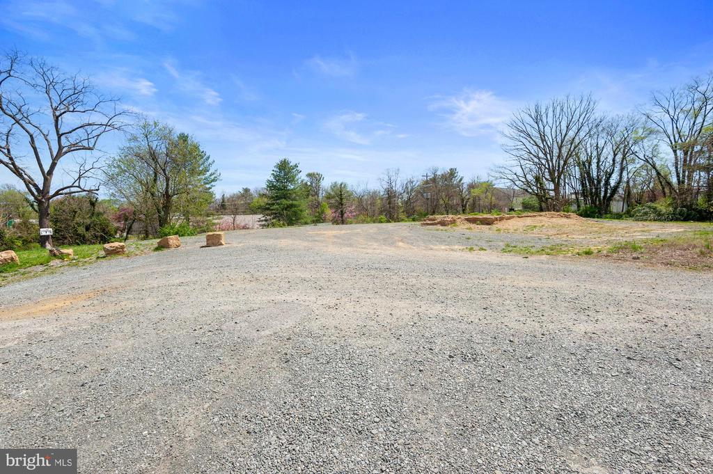 230 N BREWSTER LANE