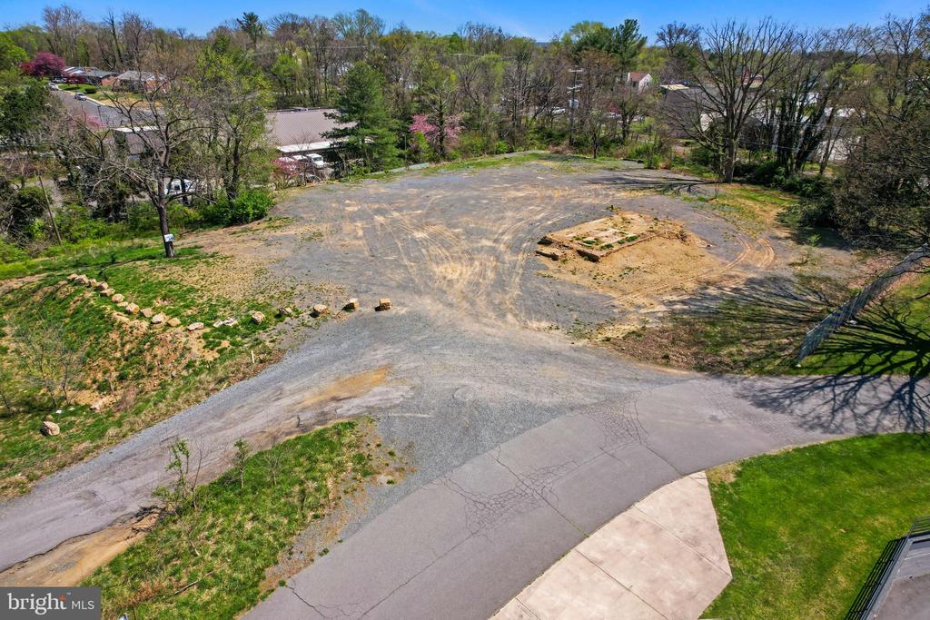 230 N BREWSTER LANE
