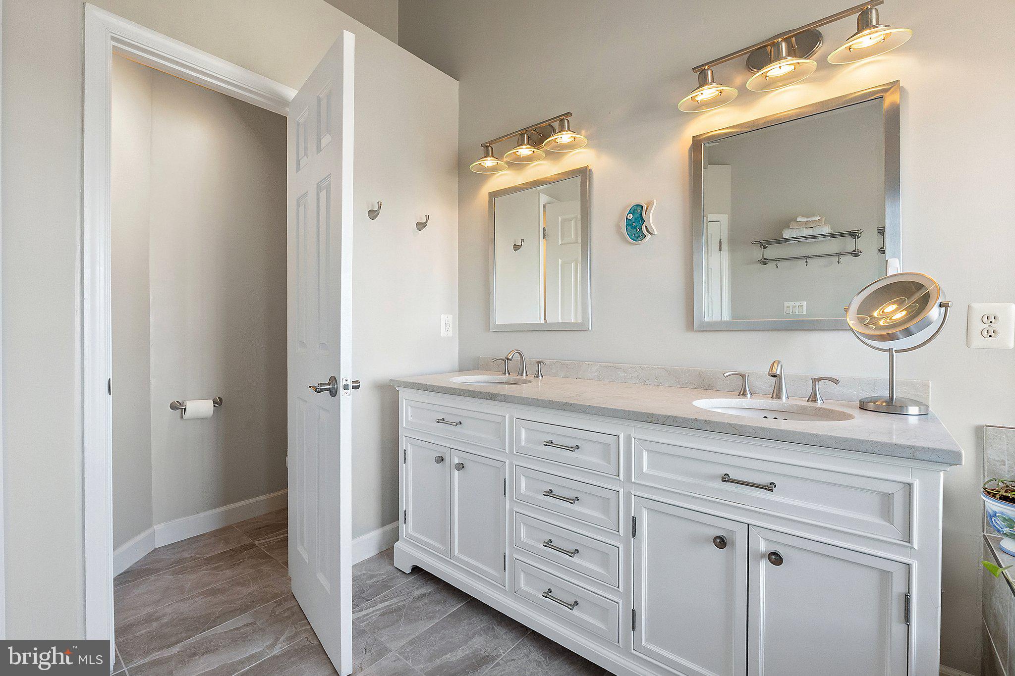 809 VALEMOUNT TERRACE NE