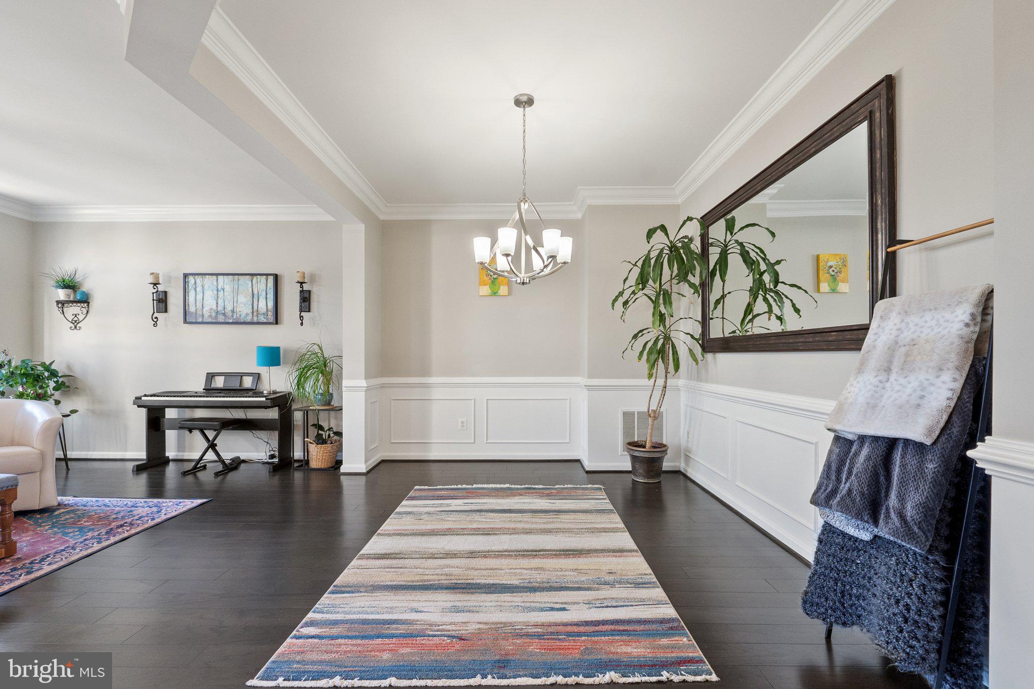 809 VALEMOUNT TERRACE NE