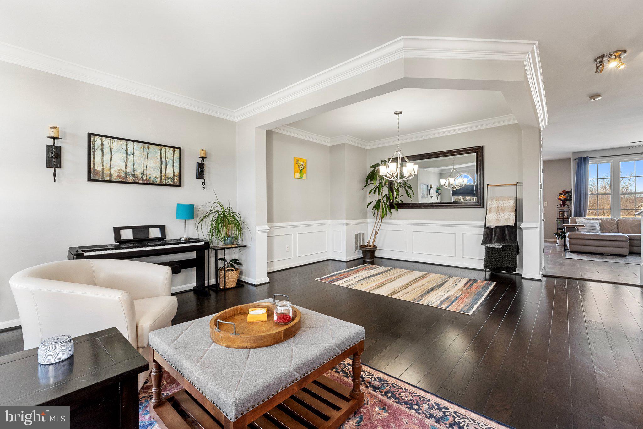 809 VALEMOUNT TERRACE NE