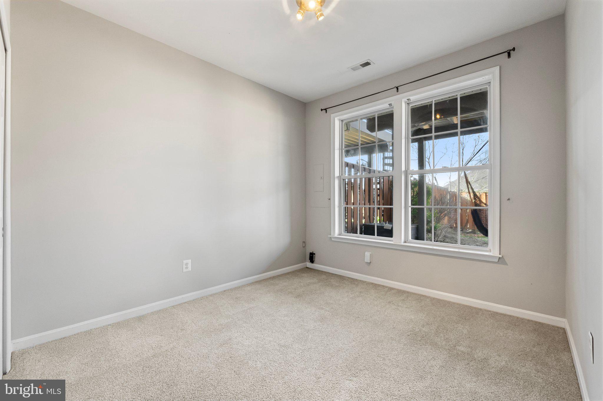 809 VALEMOUNT TERRACE NE