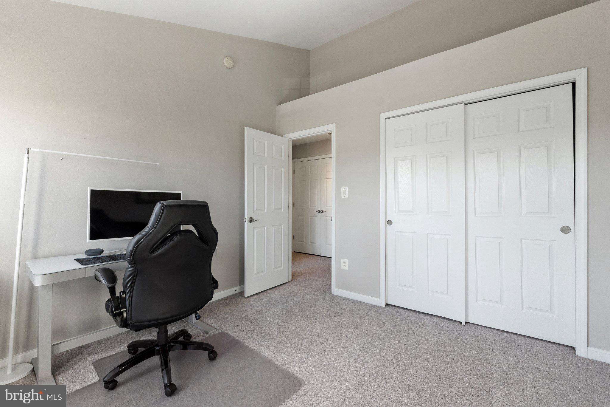 809 VALEMOUNT TERRACE NE