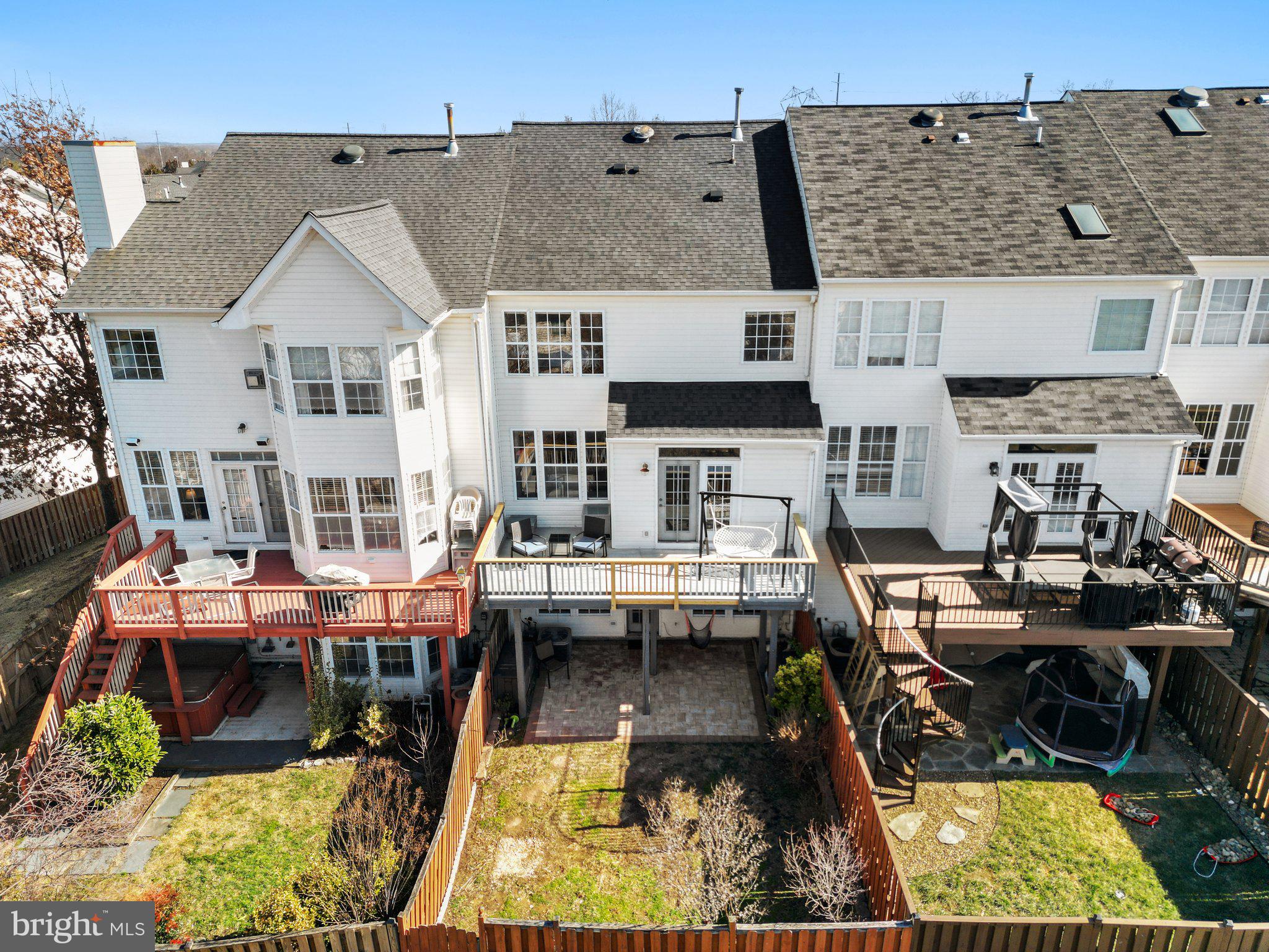 809 VALEMOUNT TERRACE NE