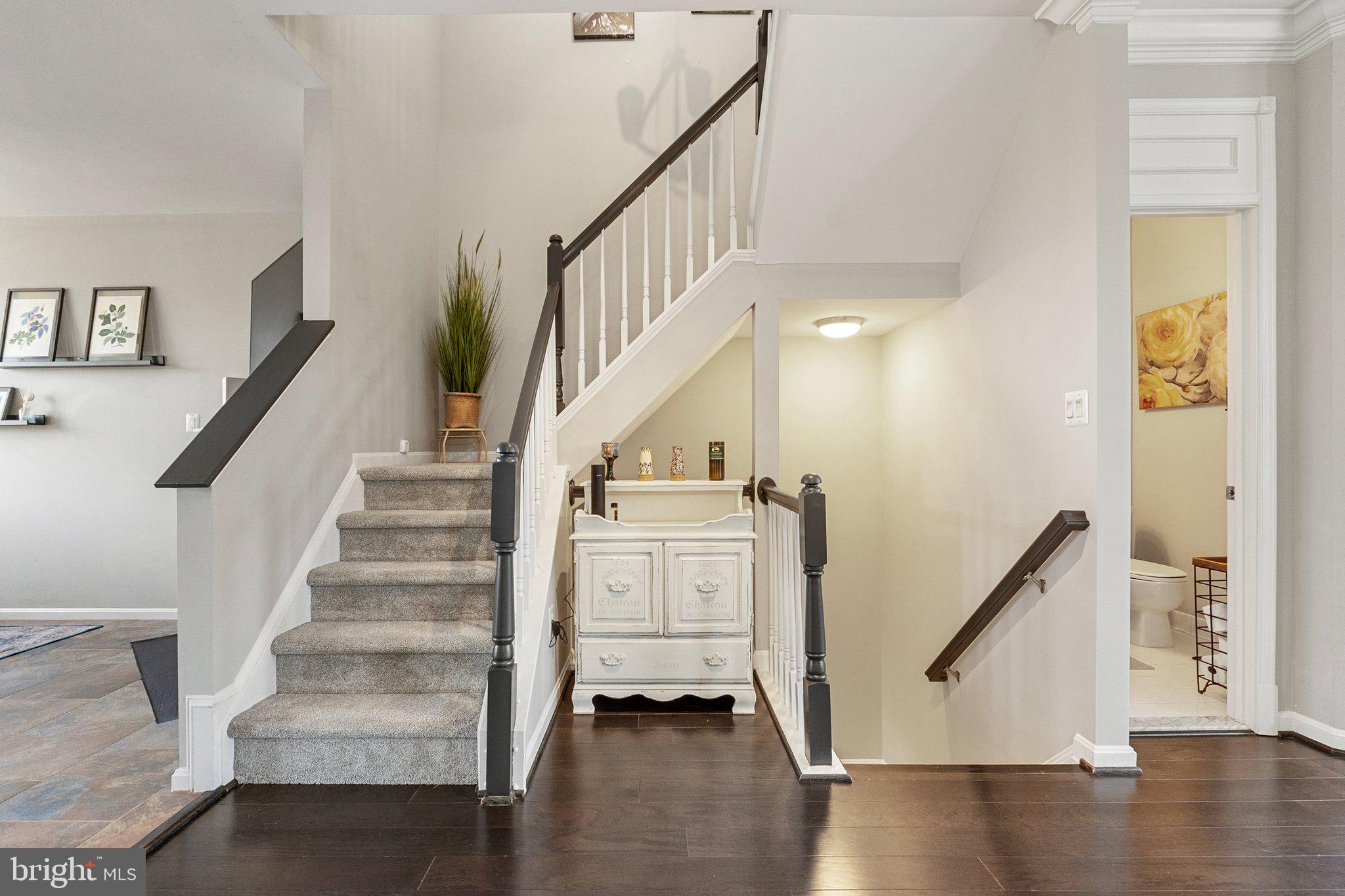 809 VALEMOUNT TERRACE NE