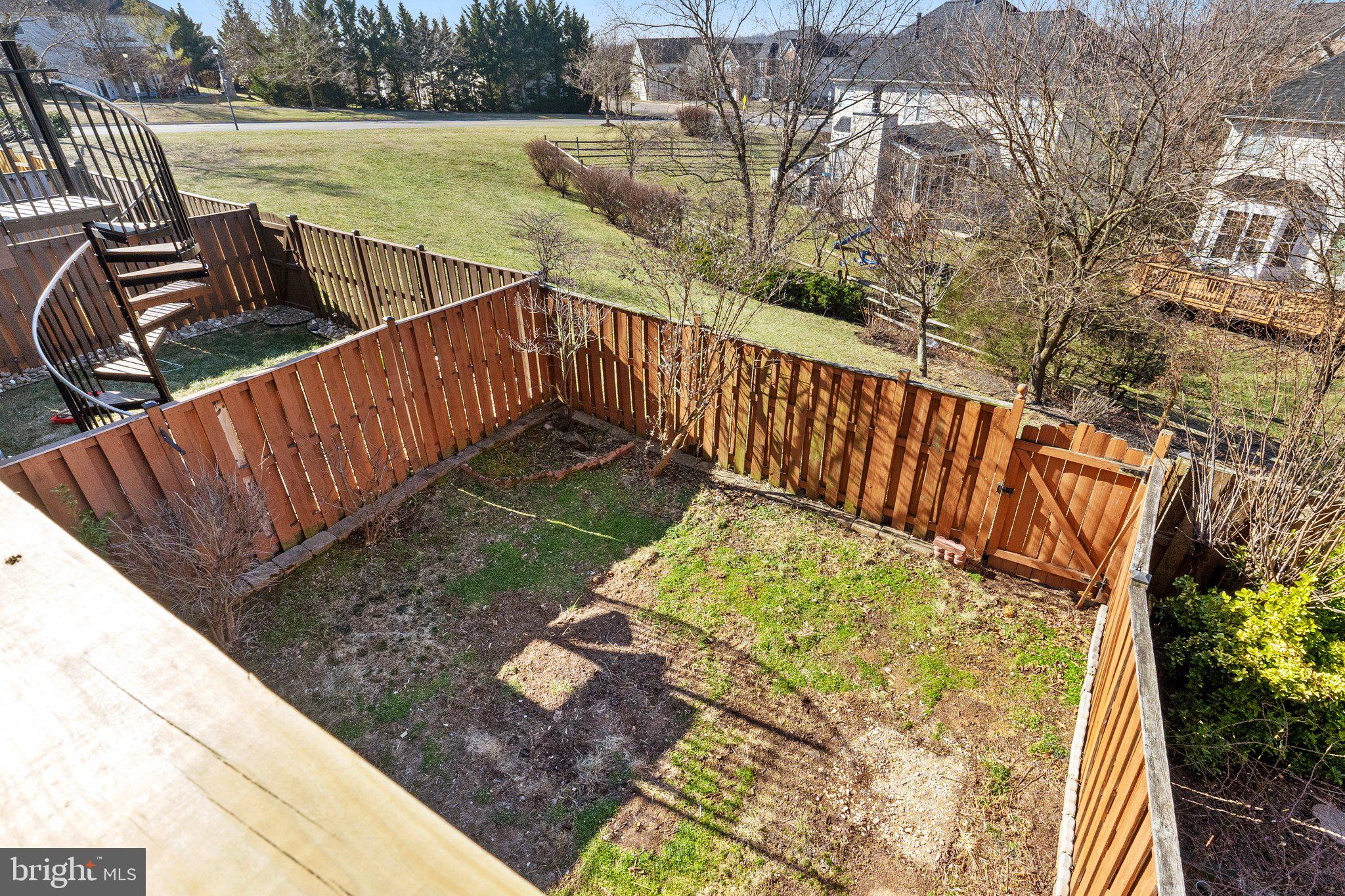 809 VALEMOUNT TERRACE NE