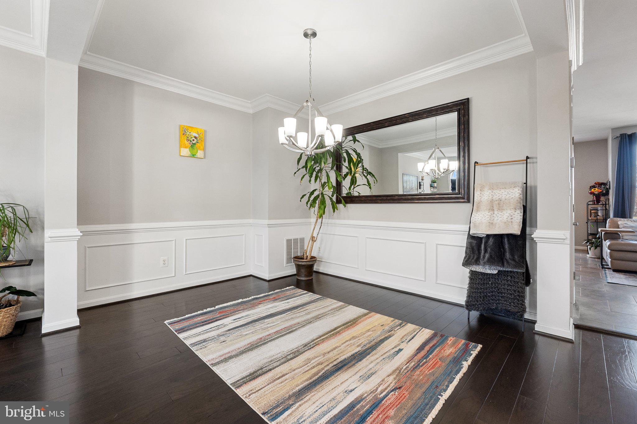 809 VALEMOUNT TERRACE NE