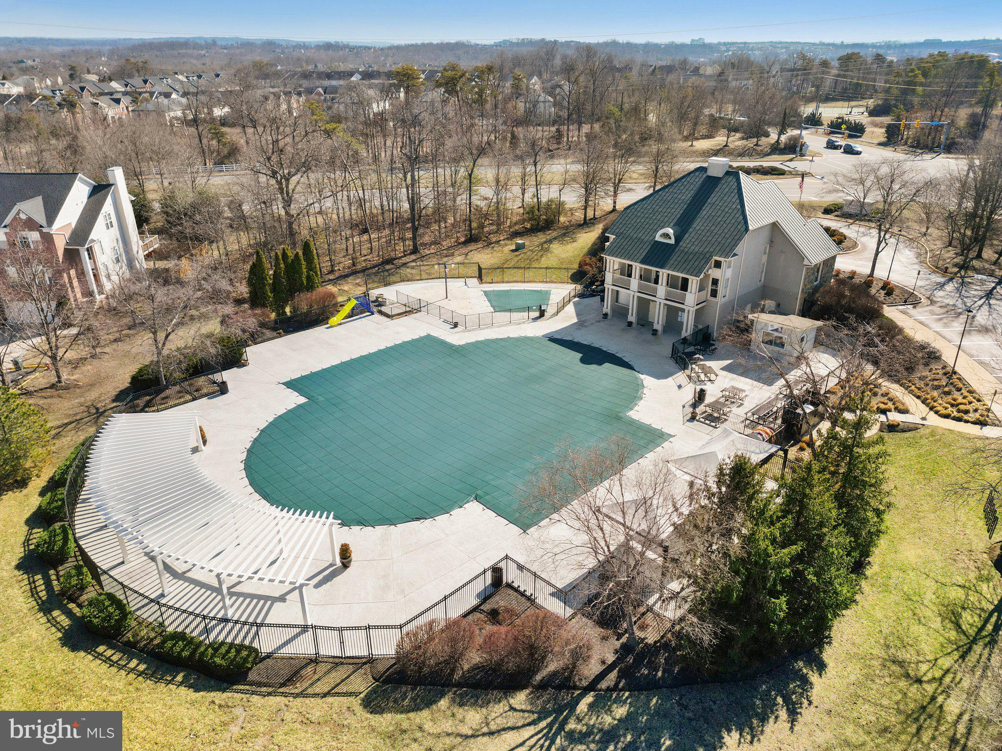 809 VALEMOUNT TERRACE NE